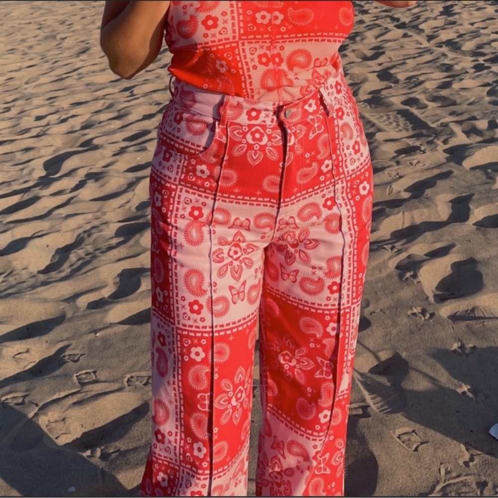 Lisa Says Gah Red Paisley Straight-Leg Jeans - Picture 12 of 13